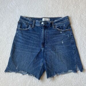 Abercrombie & Fitch Medium Wash Denim 7in Shorts